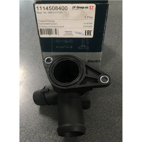 Audi A4 00-04 Dzesēšanas sistēmas Flancis 06B121132E