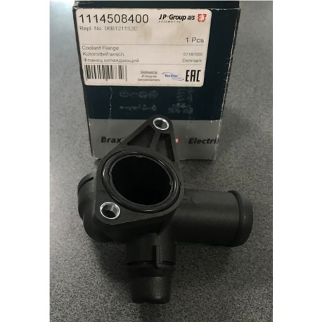 Audi A4 00-04 Dzesēšanas sistēmas Flancis 06B121132E