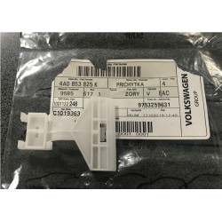 Audi A6 C4 100 moldinga stiprinājums 4A0853825K