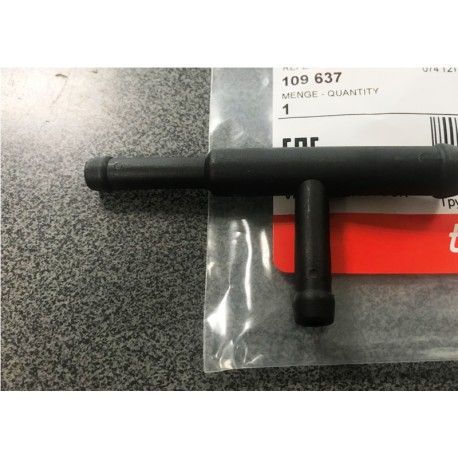 VW Transporter Caravelle T4 2.5tdi dzesešanas sistēmas flancis 074121438C