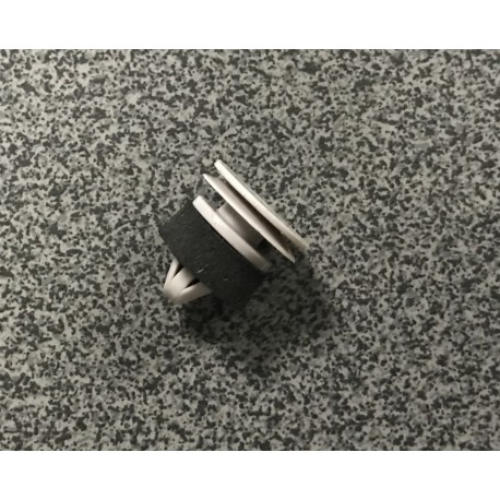 Audi A6 C6 klipsis apšuvuma 4F0831719 C60455 50469T