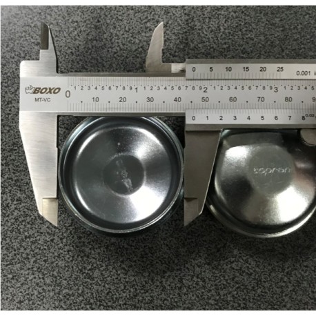 Audi 100 VW Golf Caddy Riteņa rumbas vāks 8D0501249