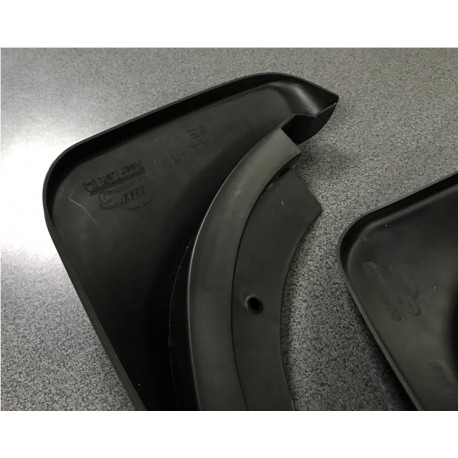 Audi A4 08- Dubļu sargi aizmugurējie komplekts 8K0075101