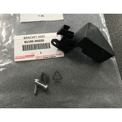 Toyota Avensis  08-11 luktura remonta stiprinājums Rh 81195-05020 2