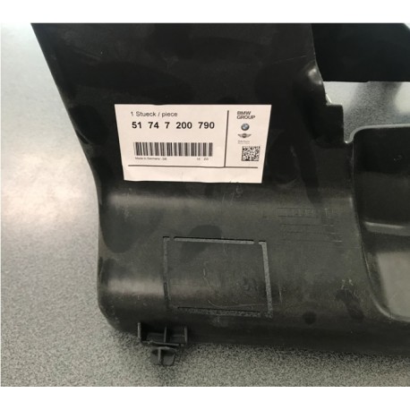 BMW F10 F11 priekšejā R gaisa lūka pie eļļas rad. 51747200790