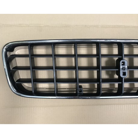 Volvo XC90 02- radiatora reste hroms/pelēks...