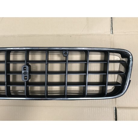 Volvo XC90 02- radiatora reste hroms/pelēks...