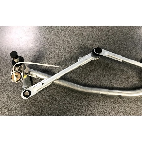 VW Polo 01-05 logu tīrītāja mehānisms priekšas bez motoriņa 6Q1955601B