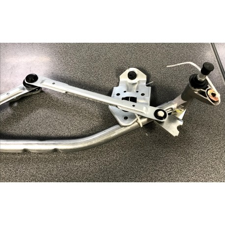 VW Polo 01-05 logu tīrītāja mehānisms priekšas bez motoriņa 6Q1955601B