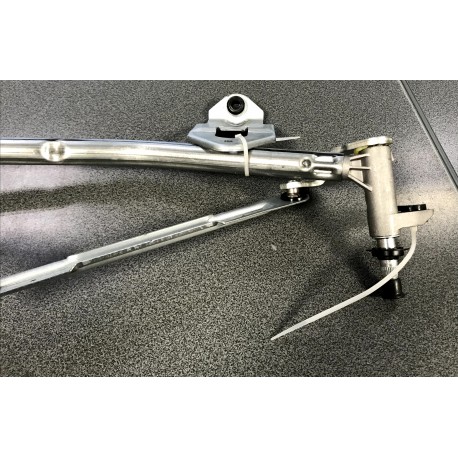 VW Polo 01-05 logu tīrītāja mehānisms priekšas bez motoriņa 6Q1955601B