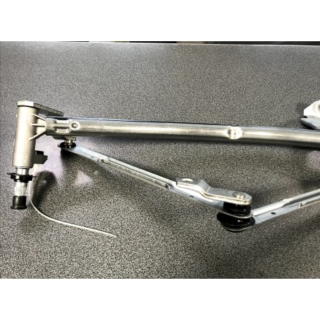 VW Polo 01-05 logu tīrītāja mehānisms priekšas bez motoriņa 6Q1955601B