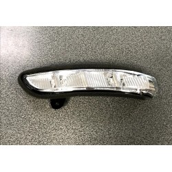 Mercedes E-Class W211 CLS pagriesiena lukturis spogulī R 2118201221