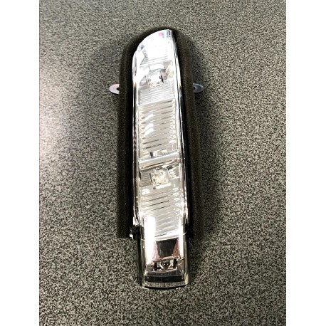 Mercedes E-Class W211 CLS pagriesiena lukturis spogulī R 2118201221