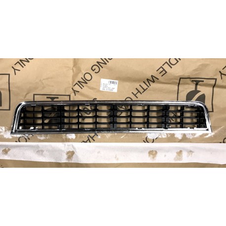 Audi A4 01-04 reste bamperī VID 8E0807647