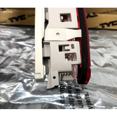 Audi A4 05-08 aizmugures lukturis AVANT STOP LED TYC 8E9945097B