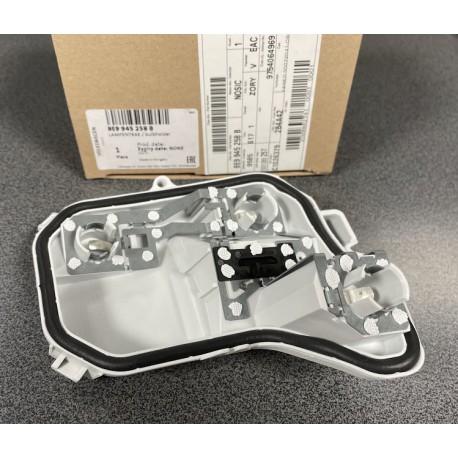 Audi A4 05- aizmugures luktura spuldzes turētājs L stūris, AVANT 8E9945257B