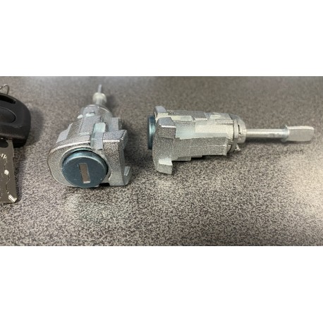 Audi A6 C5 VW Passat 96-00 durvju slēdzenes priekšas ar atslēgām 3B0837167