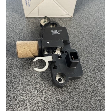 Volvo S40 V70 S80 2.0, 2.4 sprieguma regulātors F00MA45211, 8637851, 9459741