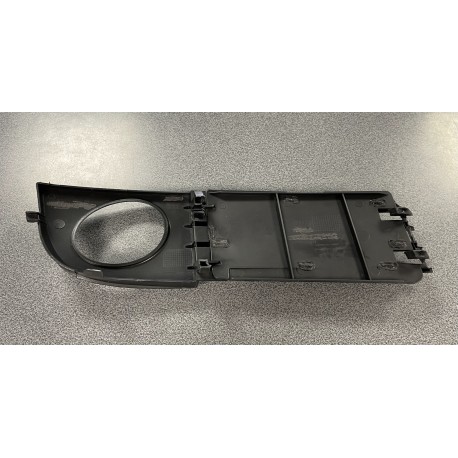 Audi A6 01- reste bamperī L ar miglas luktura...