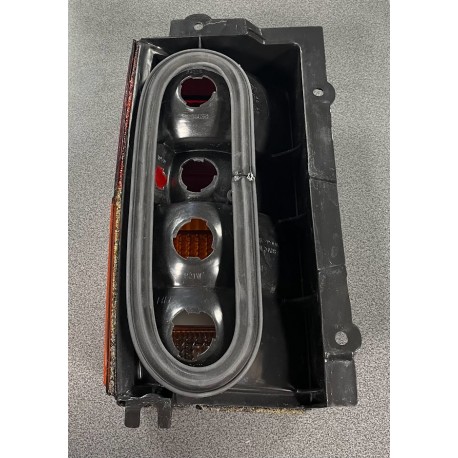 Jeep Cherokee 84-95 aizmugures lukturis R TYC 11-3063-01