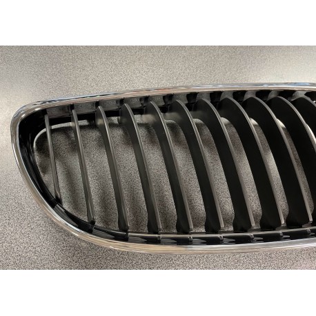 BMW 3 E90, E91 08-12 reste R melna, hroms 51137201970, 51137201968