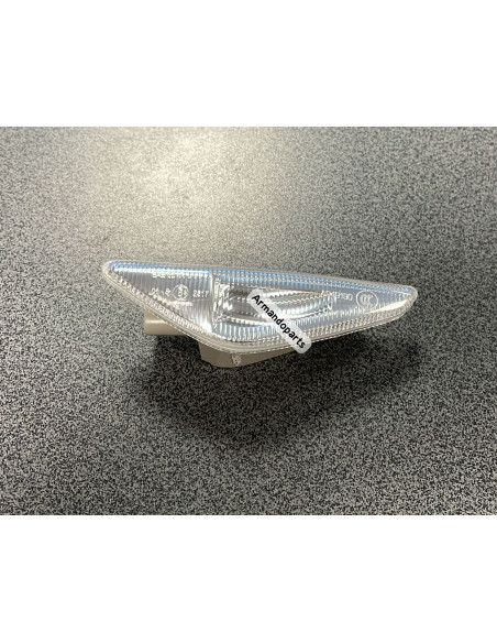 BMW X3 F25, X5 E70, X6 E71, E72 pagrieziena lukturis spārna L 63137171007